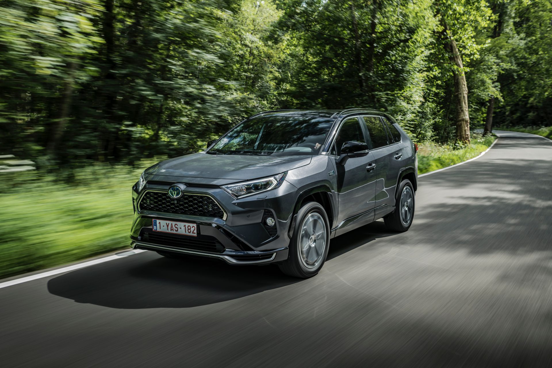What Kind of Oil Does a 2022 Toyota RAV4 Take? Oil Capacity, Change ...